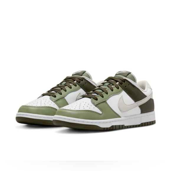 Nike Dunk Low *NWT* - Picture 1 of 9